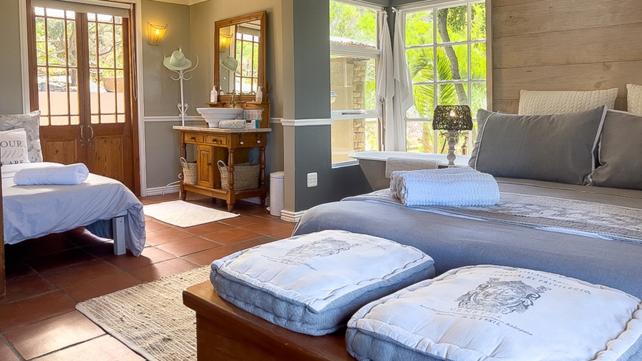 To Let 5 Bedroom Property for Rent in Southern Cross Western Cape